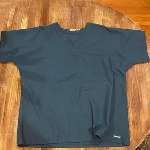Men’s medium scrub top